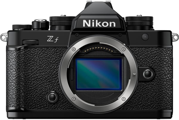 Nikon Z f systemkamera, svart + 24-70 mm f/4 objektiv