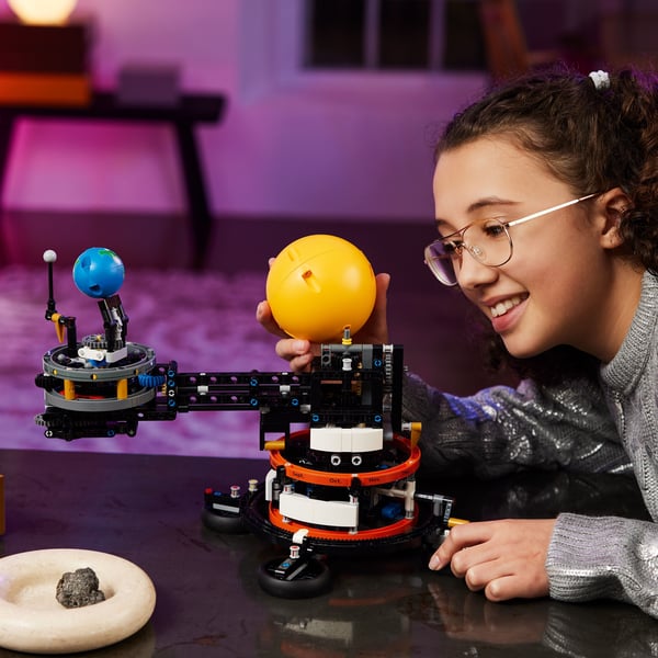 LEGO Technic Jorden och månen 42179