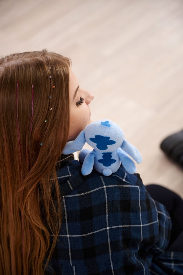 WD Stitch axelplyschkompis med magnetfäste