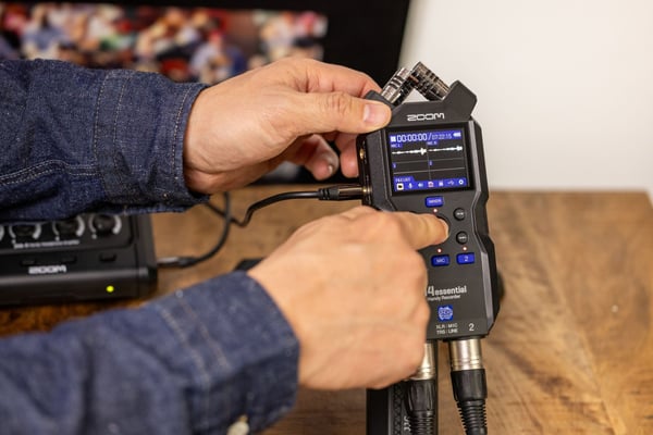 Zoom H4 Essential -bärbar inspelare, svart