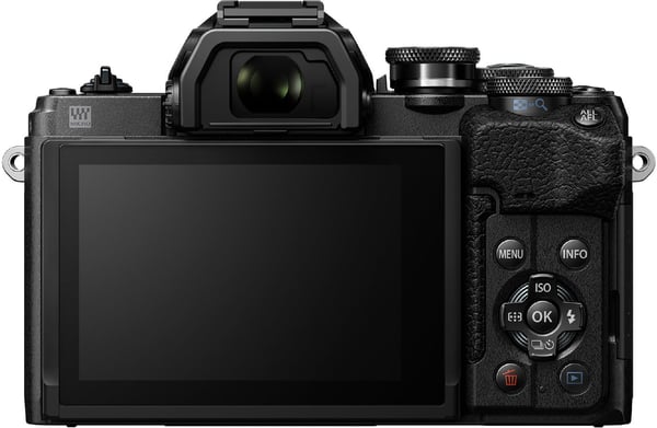 Olympus OM-D E-M10 Mark IV + 14-42 mm EZ, sort
