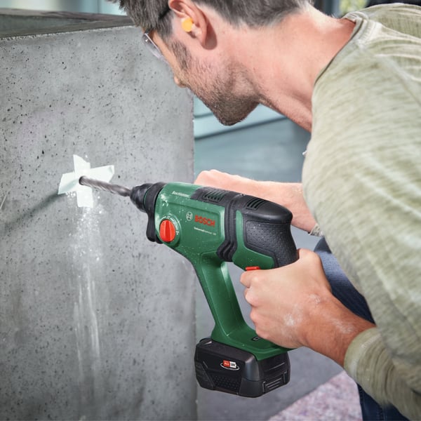 Bosch UniversalHammer 18V - batteridreven slagboremaskine, solo + adapter