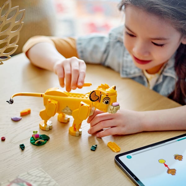 LEGO Disney Lejonungen Simba Rolig presentidé 43243