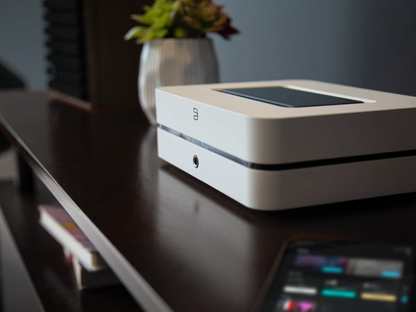 Bluesound Powernode N331 nätverksförstärkare, vit