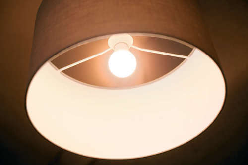 Philips SceneSwitch 806 lm LED-smartlampe med indbygget dæmperfunktion, E27-socket