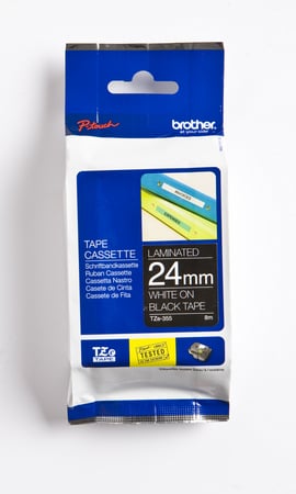Brother TZe-355 -etikettband, 24 mm x 8 m, vit med svart bakgrund