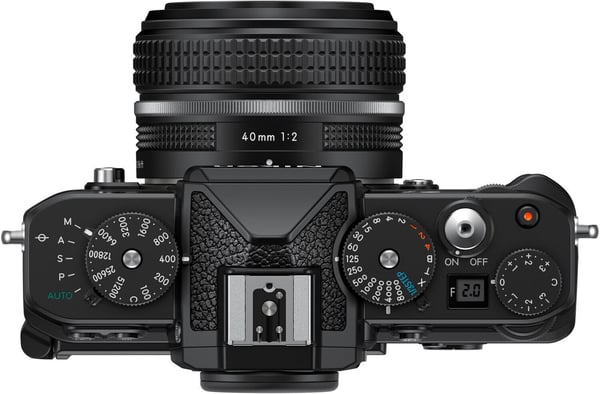 Nikon Z f systemkamera, svart + 24-70 mm f/4 objektiv
