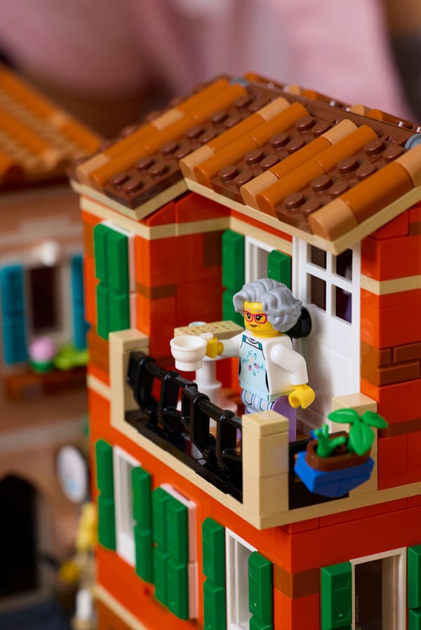 LEGO Ideas 21359 Italienska Rivieran