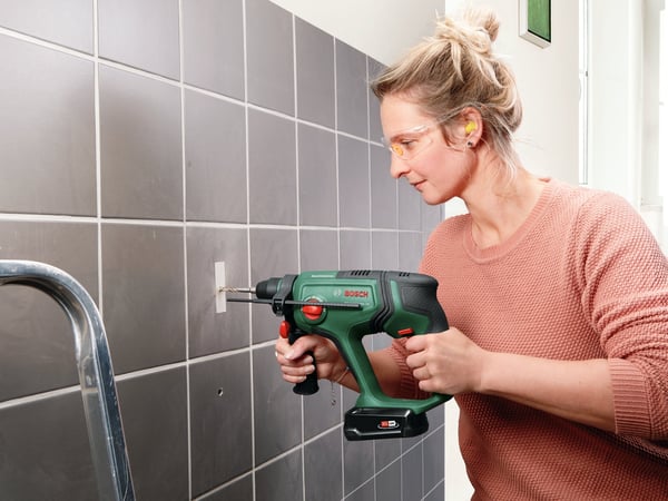 Bosch UniversalHammer 18V - batteridreven slagboremaskine, solo + adapter