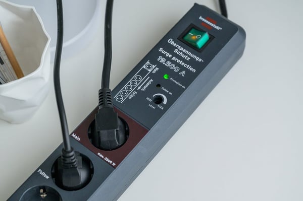 Brennenstuhl Secure-Tec Grenuttag med 6 uttag och överspänningsskydd, 3 m