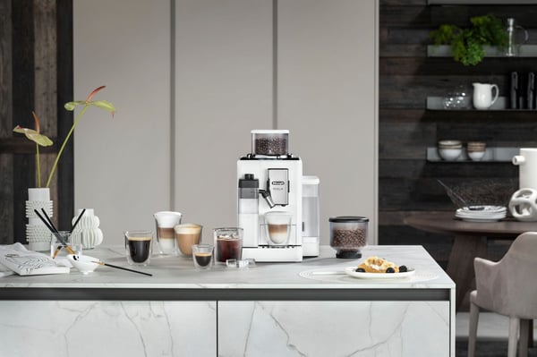 DeLonghi Rivelia kaffemaskin, vit (EXAM440.55.W)