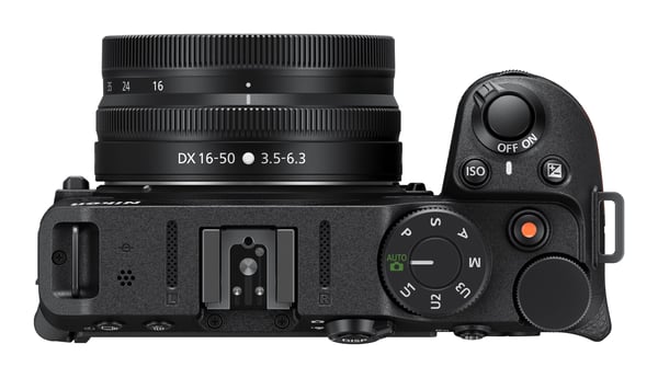 Nikon Z30 spegellös systemkamera + 16-50 mm och 50-250 mm VR objektiv