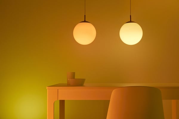 WiZ smartlampe, E14, opalglas, RGBW - alle farver og nuancer af hvidt lys, Wi-Fi, 470 lm
