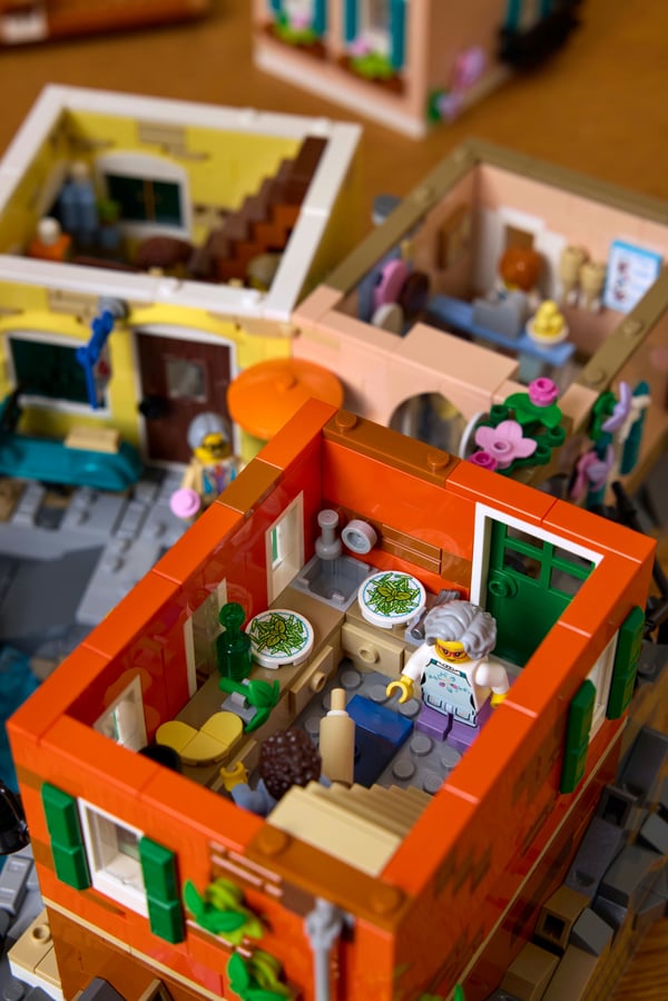 LEGO Ideas 21359 Italienska Rivieran