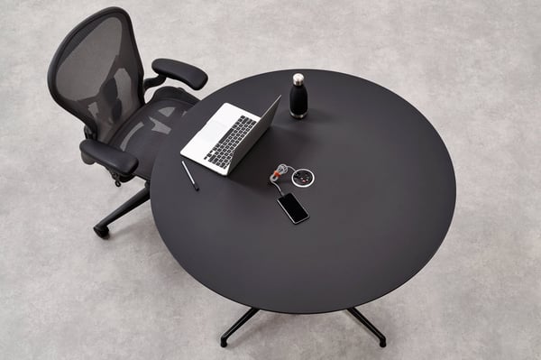 Herman Miller Aeron Remastered -arbetsstol, grafitsvart, storlek B, djupjusterbar ryggstöd