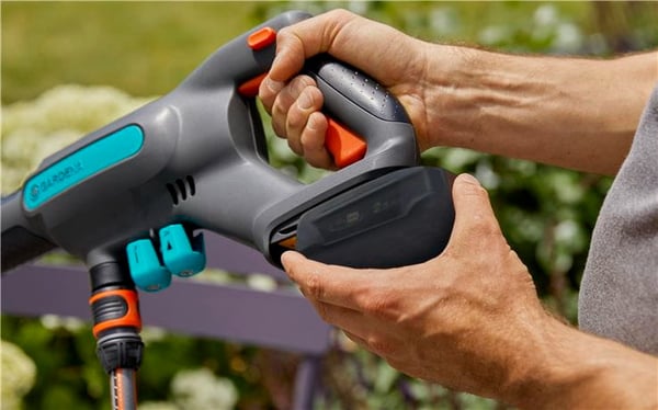 GARDENA AquaClean 24/18V P4A Premium mellemtryksrenser