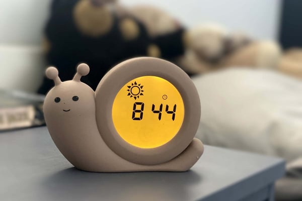 Alecto Baby Simon Snail -urimetrisk læringsur, taupe