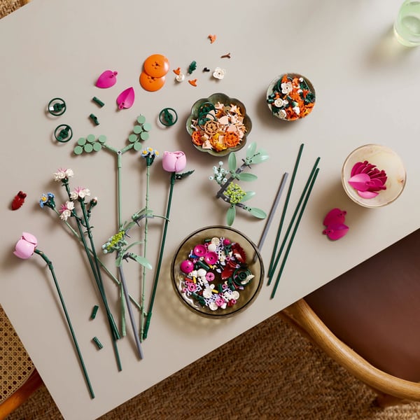 LEGO Botanicals 10342 – Smuk lyserød blomsterbuket