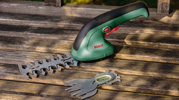 Bosch EasyShear - batterigrässaxar