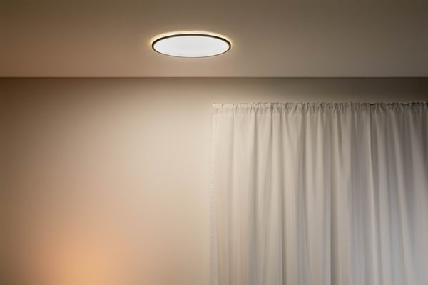 WiZ SuperSlim -loftslampen, 43 cm, rund, sort, justerbar hvid, Wi-Fi