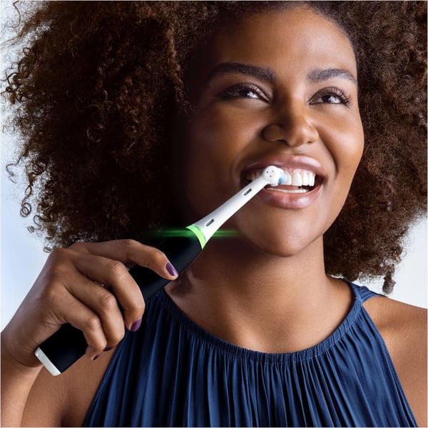 Oral-B iO Series 3s -elektrisk tandborste, svart