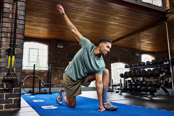 SHOKZ OpenFit 2+ trådlösa öronskåpshörlurar, grå