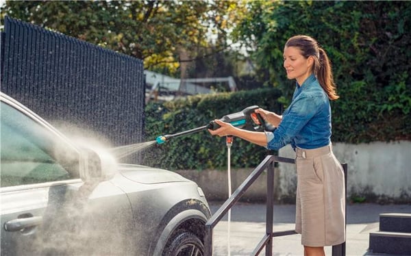 GARDENA AquaClean 24/18V P4A Premium mellemtryksrenser