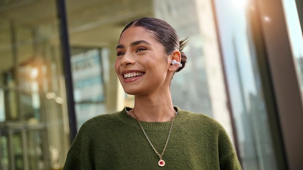 Philips TAQ2000 trådlösa open-ear hörlurar, vit