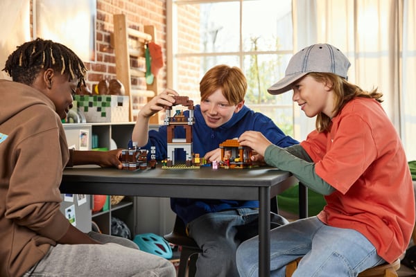 LEGO Minecraft 21278 Rövarnas främre utpost och Förintelsebadet
