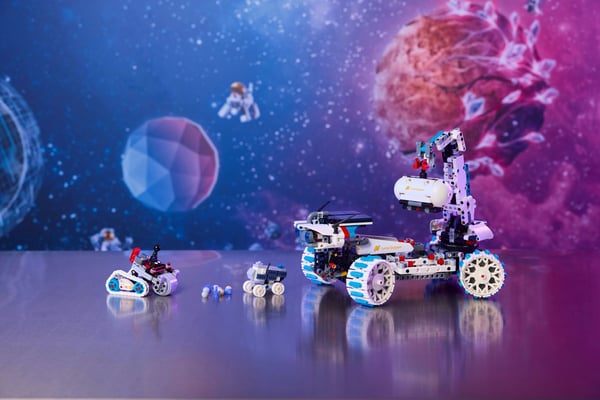 LEGO Technic 42211 - Lunar Outpost rymdmotordriven terrängfordon