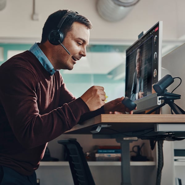 Poly Voyager Focus 2 - Bluetooth-hörlurar med mikrofon, Microsoft Teams-certifierad (9T9J4AA)