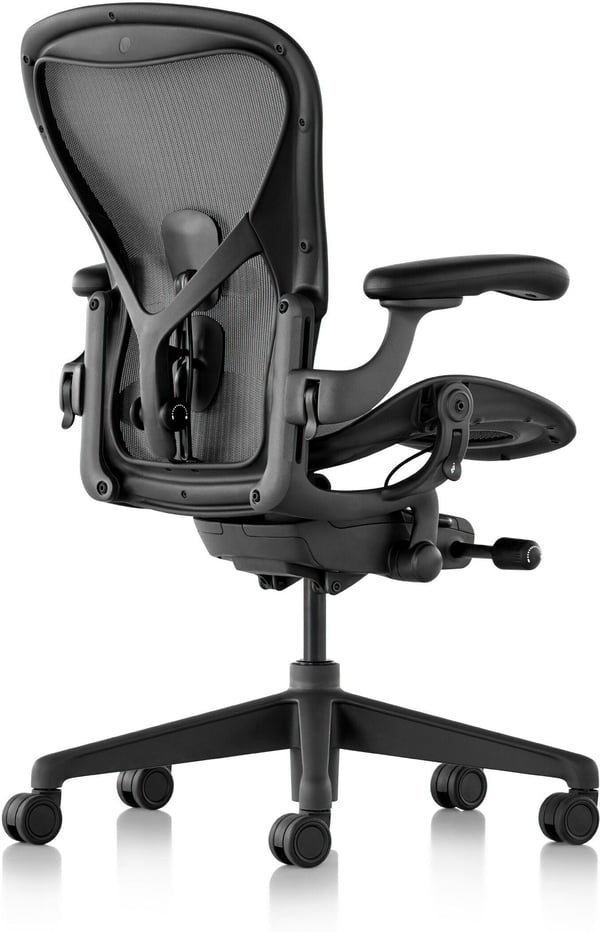 Herman Miller Aeron Remastered -arbetsstol, grafitsvart, storlek B, djupjusterbar ryggstöd