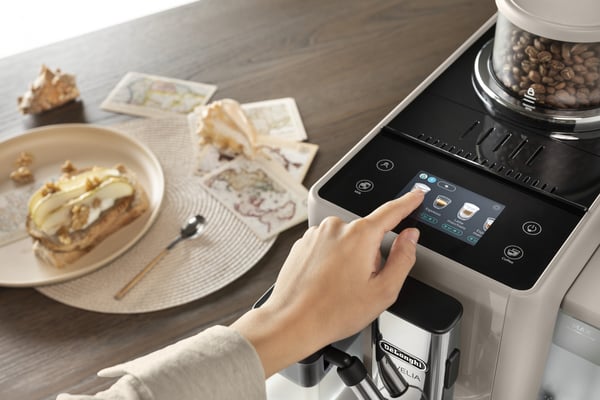 DeLonghi Rivelia EXAM440.55.BG kaffemaskin, beige