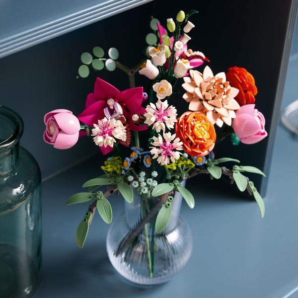 LEGO Botanicals 10342 – Smuk lyserød blomsterbuket
