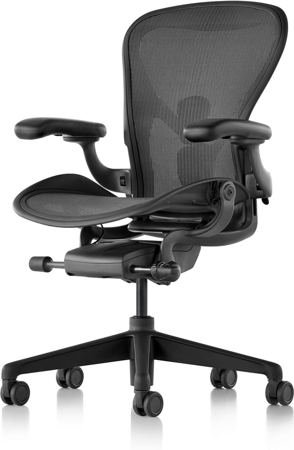 Herman Miller Aeron Remastered -arbetsstol, grafitsvart, storlek B, djupjusterbar ryggstöd