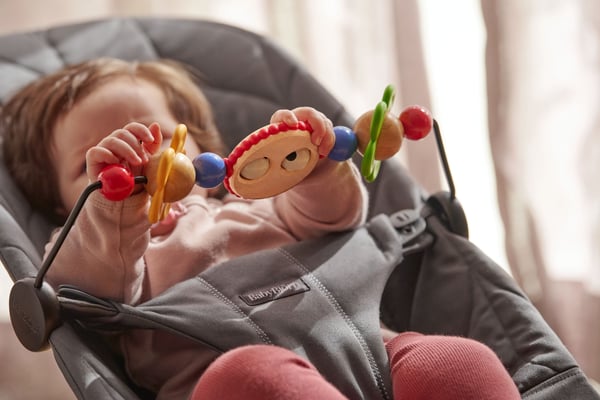 BabyBjörn Bliss Woven Bundle -sittpuff + leksak, Antracit/Googly Eyes