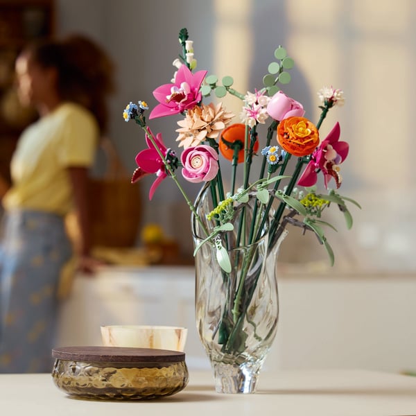 LEGO Botanicals 10342 – Smuk lyserød blomsterbuket