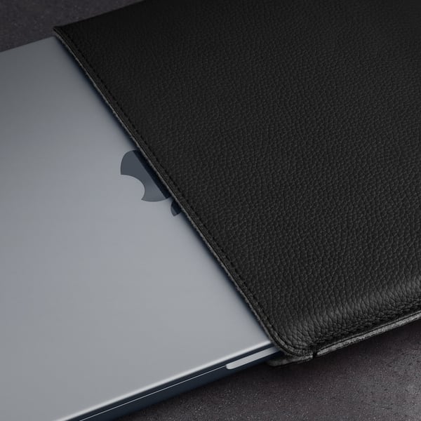Woolnut lædersleeve - beskyttelsestaske til 16" MacBook Pro, sort