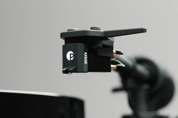 Pro-Ject E 1.2 skivspelare, valnöt
