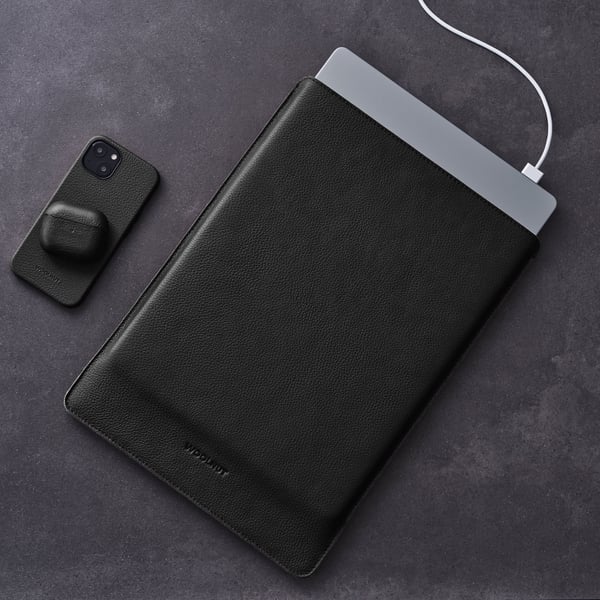 Woolnut lædersleeve - beskyttelsestaske til 16" MacBook Pro, sort
