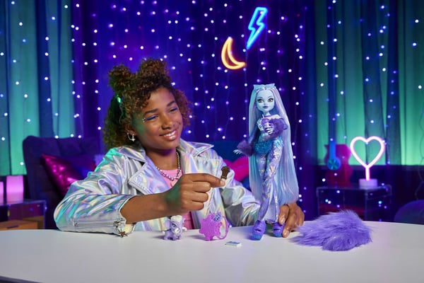 Monster High Modedocka, Abbey Bominable