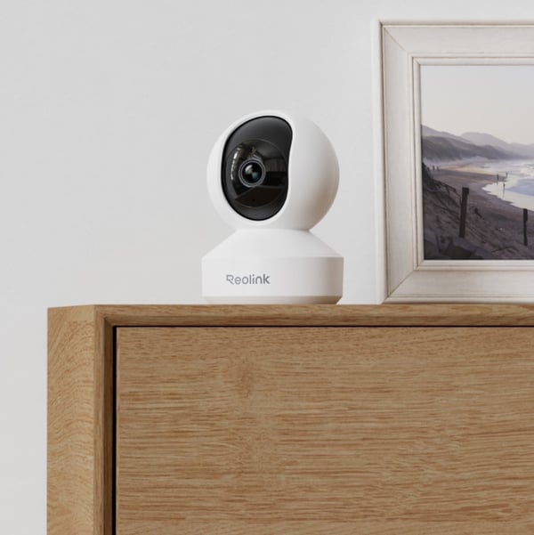 Reolink E1 Pro AI 5MP PT Auto Tracking WiFi övervakningskamera för inomhusbruk