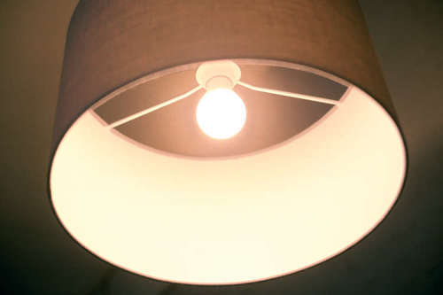 Philips SceneSwitch 806 lm LED-smartlampe med indbygget dæmperfunktion, E27-socket