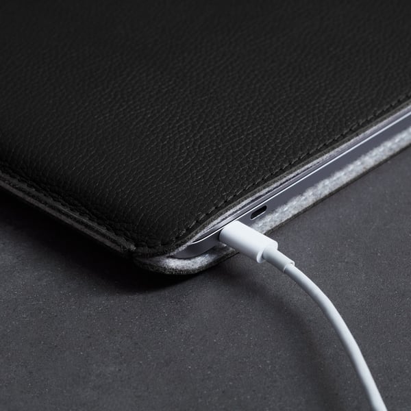 Woolnut lædertaske - beskyttelsesetui til 13" MacBook Pro & Air, sort