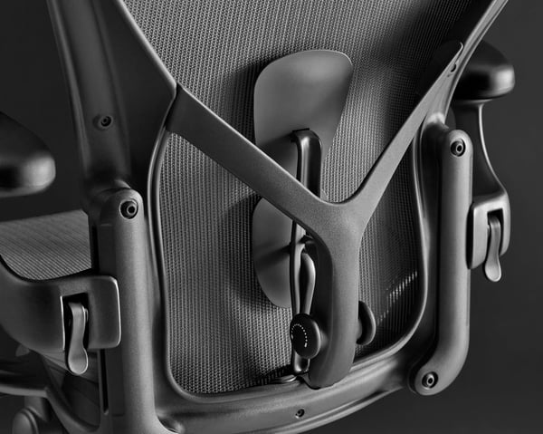 Herman Miller Aeron Remastered -arbetsstol, grafitsvart, storlek B, djupjusterbar ryggstöd