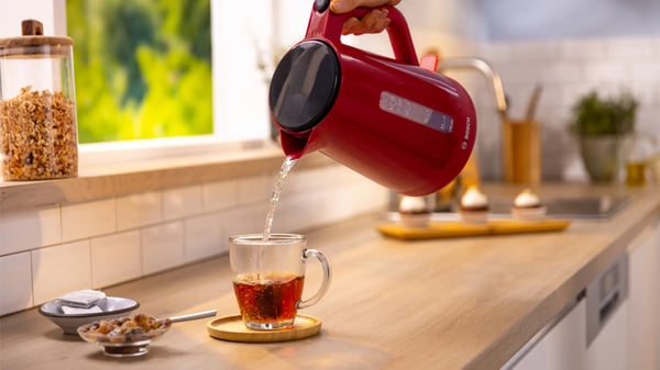 Bosch MyMoment TWK1M124 vattenkokare, röd