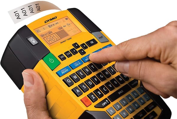 Dymo Rhino 4200 -märkningsskrivare, väska inkluderad