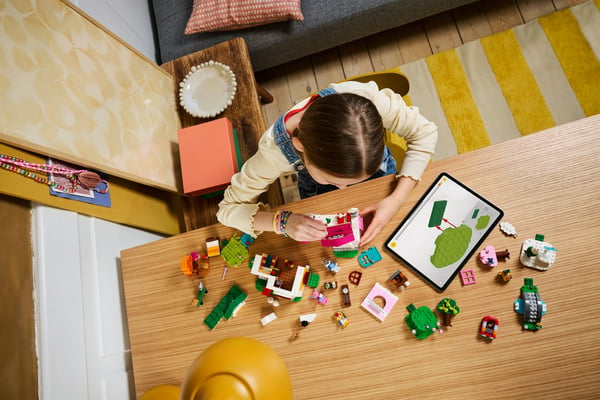 LEGO Animal Crossing 77057 - Kreativa hus: Roliga årstider