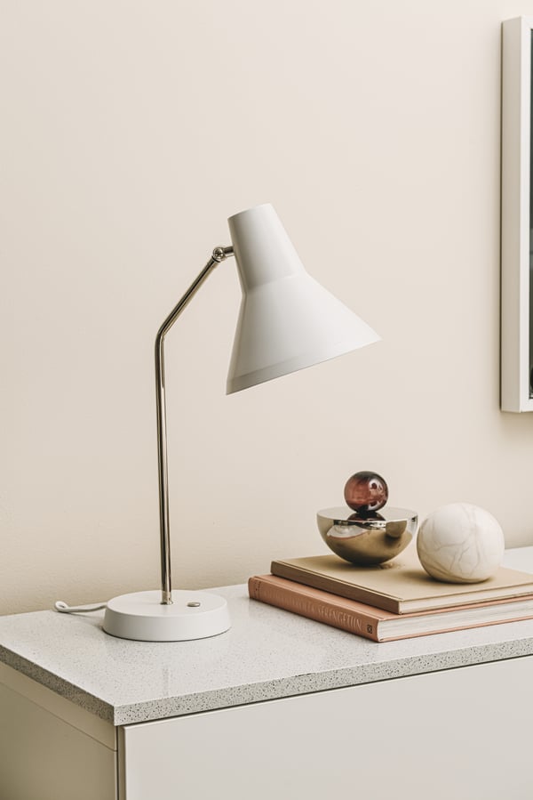 Innolux Carin -bordlampe, E27, hvid/messing