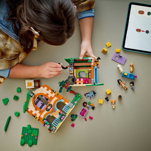 LEGO Friends 42654 - Bondgårdens ponnystall